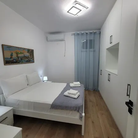 木屋 Mollanji 地拉那