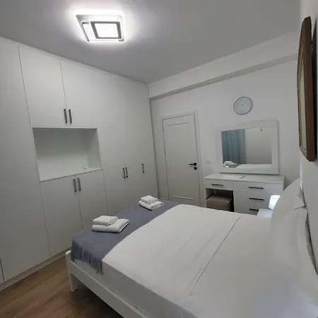 木屋 Mollanji 地拉那